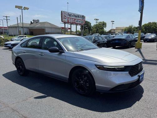 Solar Silver Metallic 2025 Honda Accord SE