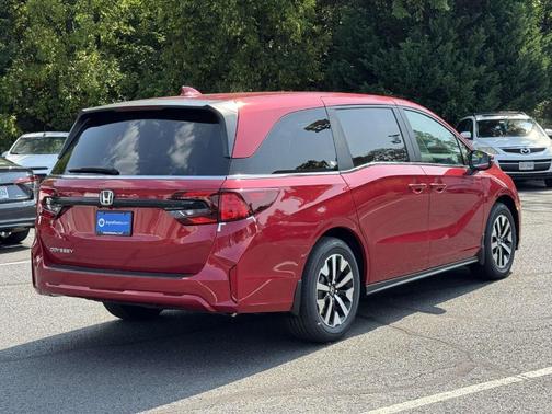 Radiant Red Metallic II 2027 Honda Odyssey EX-L
