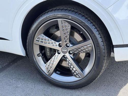 2023 Genesis GV70 2.5T