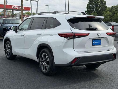 Wind Chill Pearl 2022 Toyota Highlander XLE
