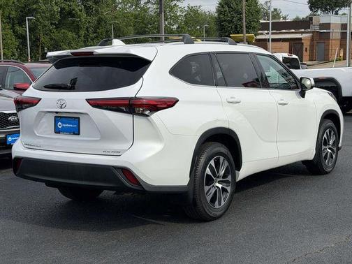 Wind Chill Pearl 2022 Toyota Highlander XLE