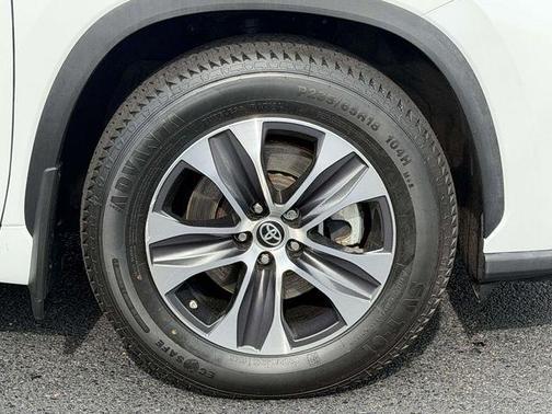 Wind Chill Pearl 2022 Toyota Highlander XLE