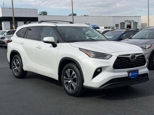 Wind Chill Pearl 2022 Toyota Highlander XLE