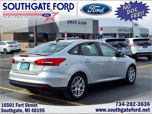 Ingot Silver 2015 Ford Focus SE