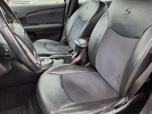 2012 Chrysler 200 S