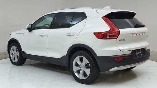 2020 Volvo XC40 T4 Momentum