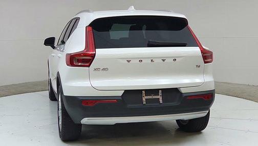 2020 Volvo XC40 T4 Momentum