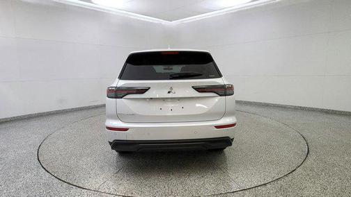 2025 Mitsubishi Outlander ES