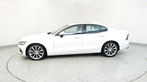 2021 Volvo S60 T6 Momentum