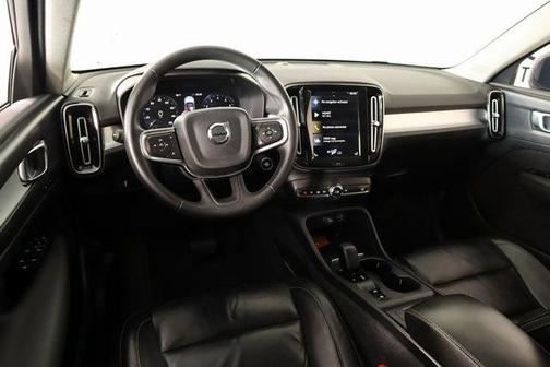 2022 Volvo XC40 T4 Momentum
