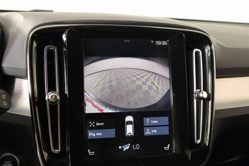 2022 Volvo XC40 T4 Momentum