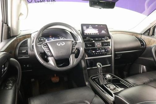 2022 INFINITI QX80 Luxe