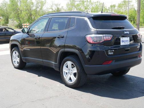 Diamond Black Crystal Pearlcoat 2022 Jeep Compass Latitude