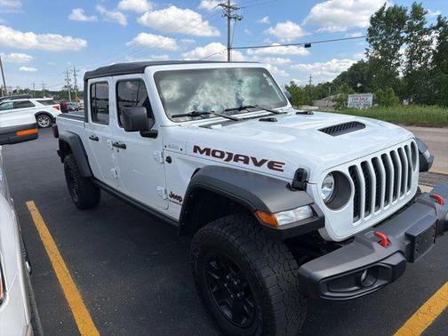 Bright White Clearcoat 2022 Jeep Gladiator Mojave 4x4