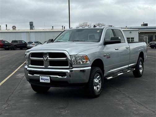 2018 RAM 3500 SLT Crew Cab 4x4 8' Box