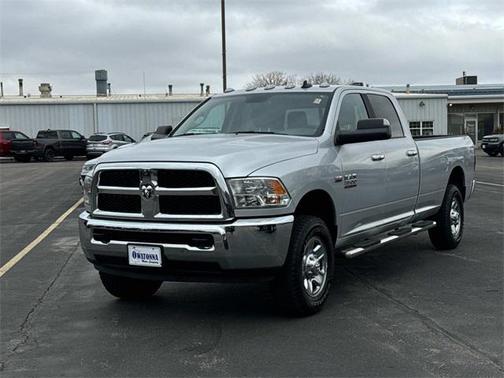 2018 RAM 3500 SLT Crew Cab 4x4 8' Box