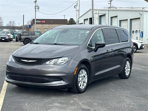 2023 Chrysler Voyager LX