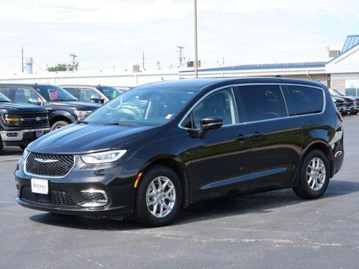Diamond Black Crystal Pearlcoat 2024 Chrysler Pacifica Touring L