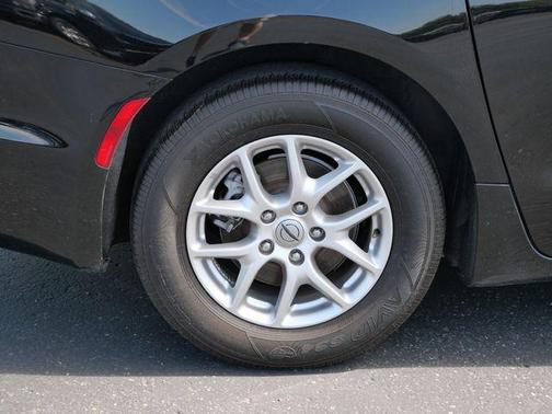 Diamond Black Crystal Pearlcoat 2024 Chrysler Pacifica Touring L