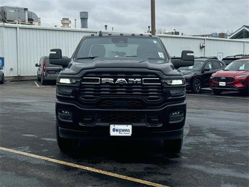 2025 RAM 3500 Big Horn Crew Cab 4x4 6'4' Box