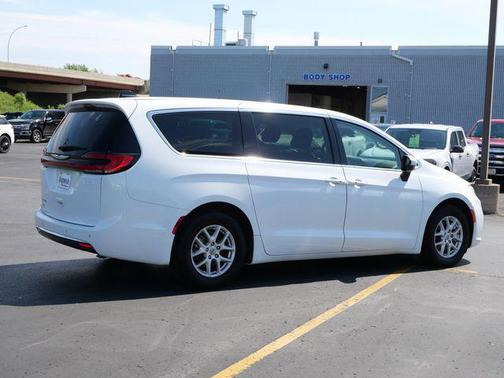 Bright White Clearcoat 2023 Chrysler Pacifica Touring L