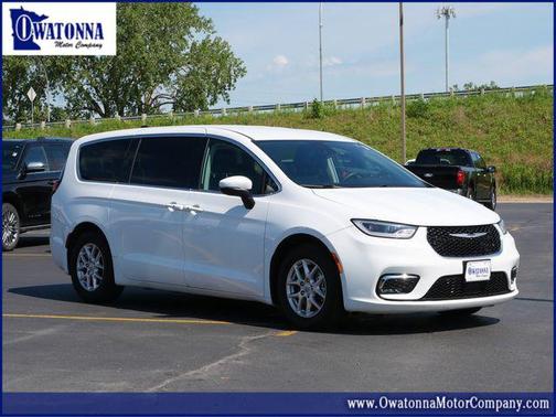 Bright White Clearcoat 2023 Chrysler Pacifica Touring L