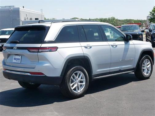 2024 Jeep Grand Cherokee Laredo
