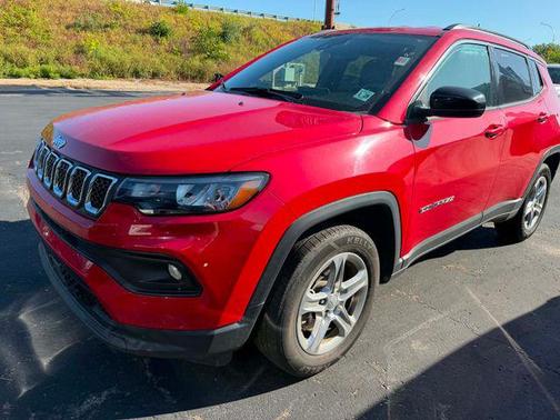 Red Hot Pearlcoat 2024 Jeep Compass Latitude