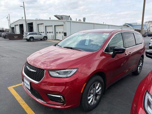 Red Hot Pearlcoat 2026 Chrysler Pacifica L