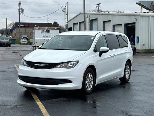 2023 Chrysler Voyager LX