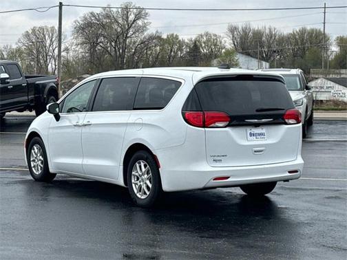 2023 Chrysler Voyager LX