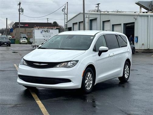 2023 Chrysler Voyager LX