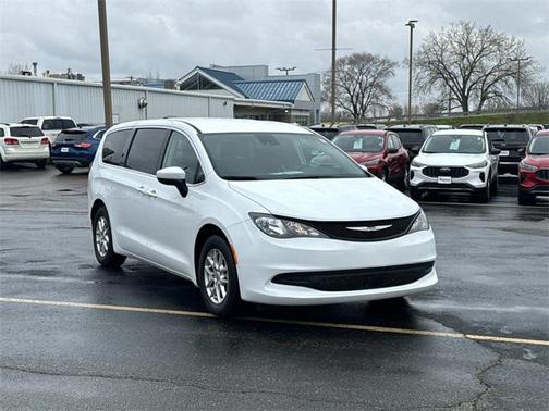2023 Chrysler Voyager LX