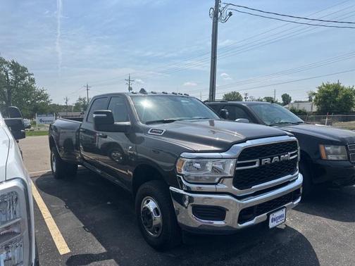 2024 RAM 3500 Tradesman Crew Cab 4x4 8' Box