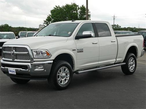 2017 RAM 2500 Laramie Crew Cab 4x4 6'4' Box