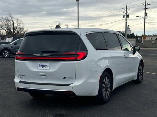 2023 Chrysler Pacifica Hybrid Touring L