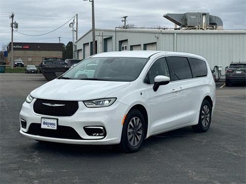 2023 Chrysler Pacifica Hybrid Touring L