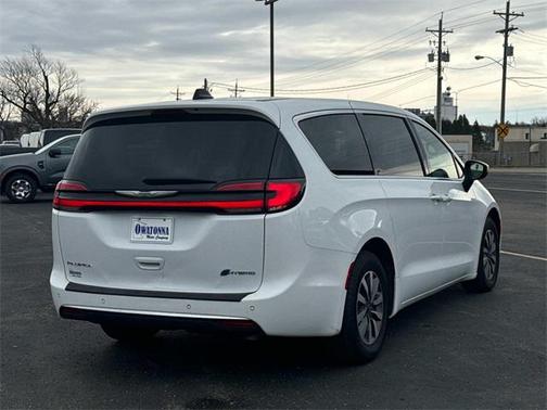2023 Chrysler Pacifica Hybrid Touring L