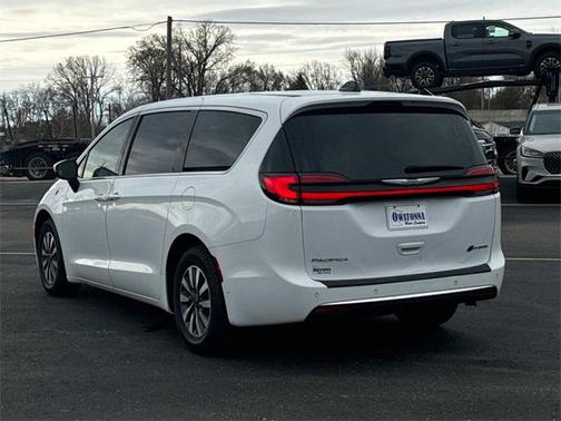 2023 Chrysler Pacifica Hybrid Touring L
