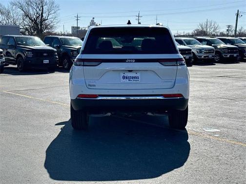 2025 Jeep Grand Cherokee Laredo