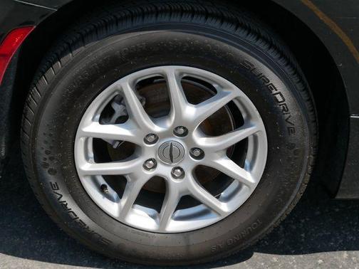 Brilliant Black Crystal Pearlcoat 2023 Chrysler Pacifica Touring L