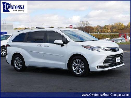 2022 Toyota Sienna Platinum 7 Passenger