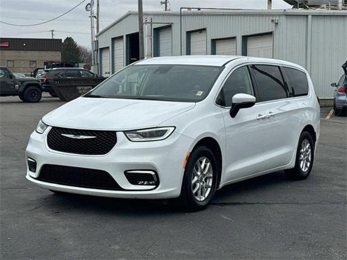 2023 Chrysler Pacifica Touring L
