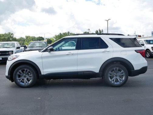 Star White Metallic Tri-Coat 2026 Ford Explorer Active
