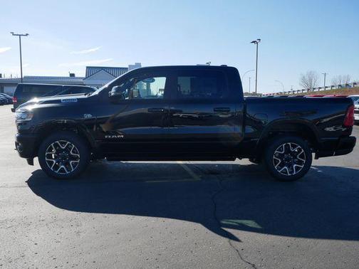 Diamond Black Crystal Pearlcoat 2026 RAM 1500 Laramie