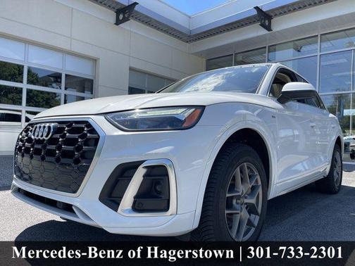Glacier White Metallic 2024 Audi Q5 e 55 S line quattro Premium