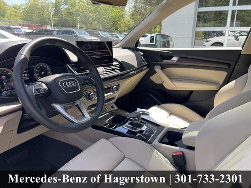 Glacier White Metallic 2024 Audi Q5 e 55 S line quattro Premium