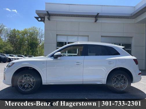 Glacier White Metallic 2024 Audi Q5 e 55 S line quattro Premium