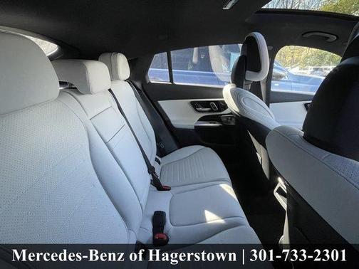 Obsidian Black Metallic 2026 Mercedes-Benz GLC 300 Base 4MATIC