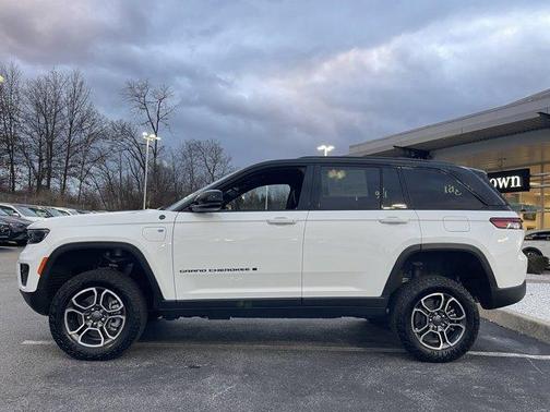 2023 Jeep Grand Cherokee 4xe Trailhawk